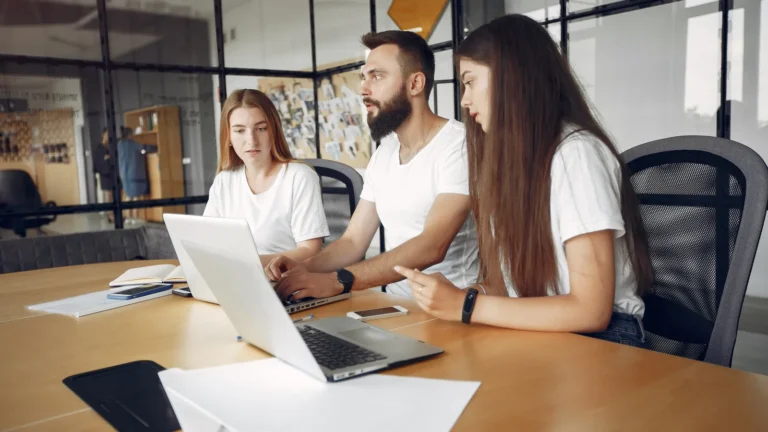 In-House SMM Manager, Freelancer or Agency: Which Is Right for Your Business?